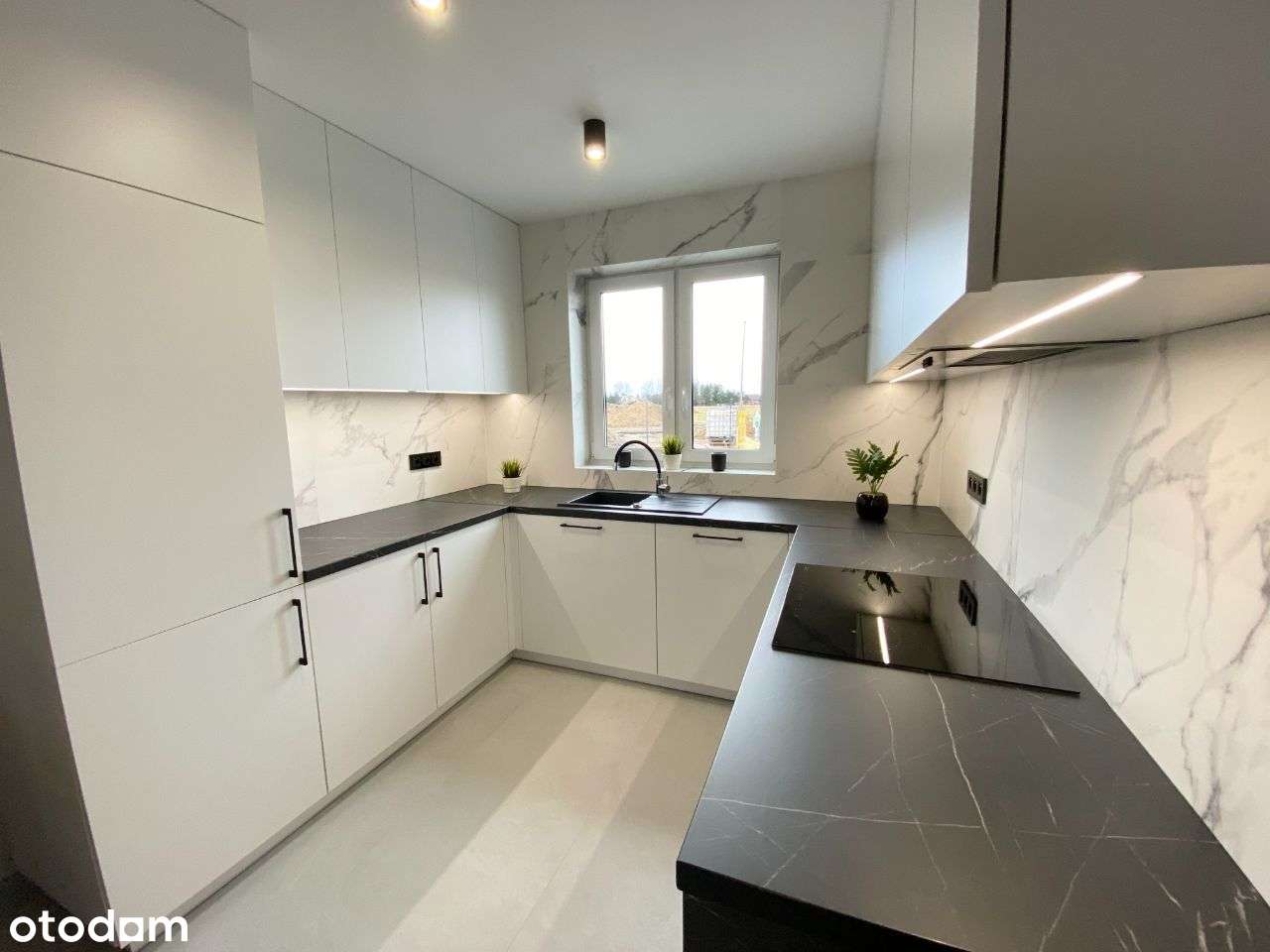 Dwupoziomowy dom z ogródkiem, 2 miejsca postojowe - Pełny obrazek: 3/16