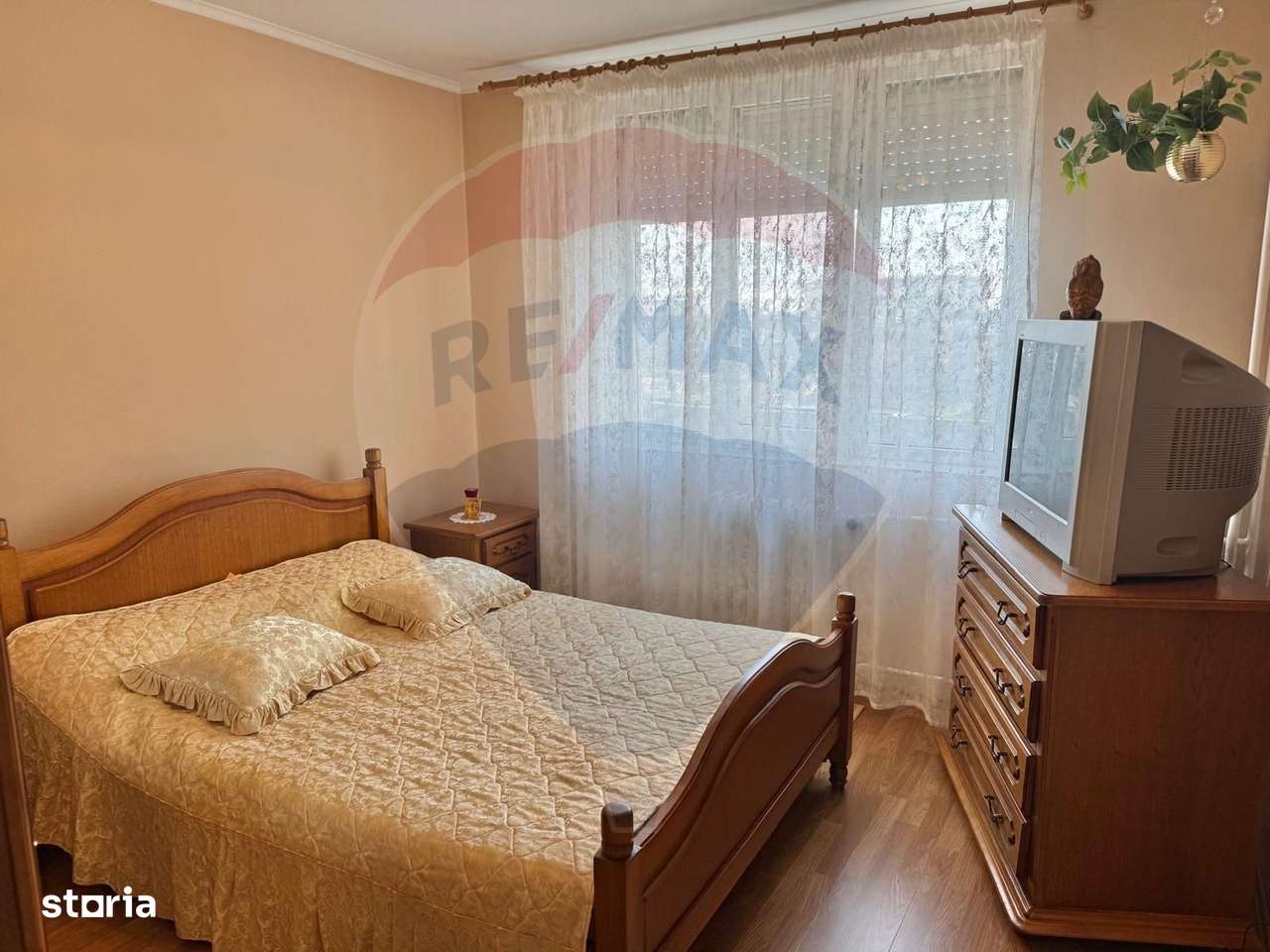 De vânzare apartament cu 2 camere, zona Decebal, str. Sovata-2
