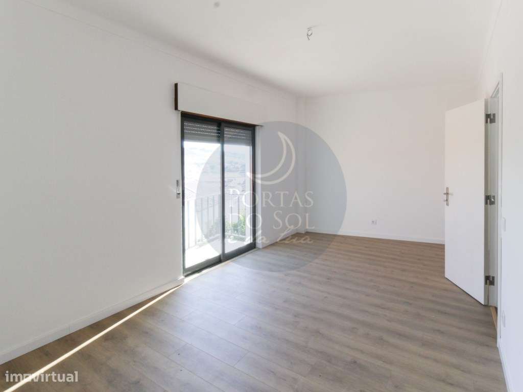 Moradia V2 c/ Loja e Terraço-6