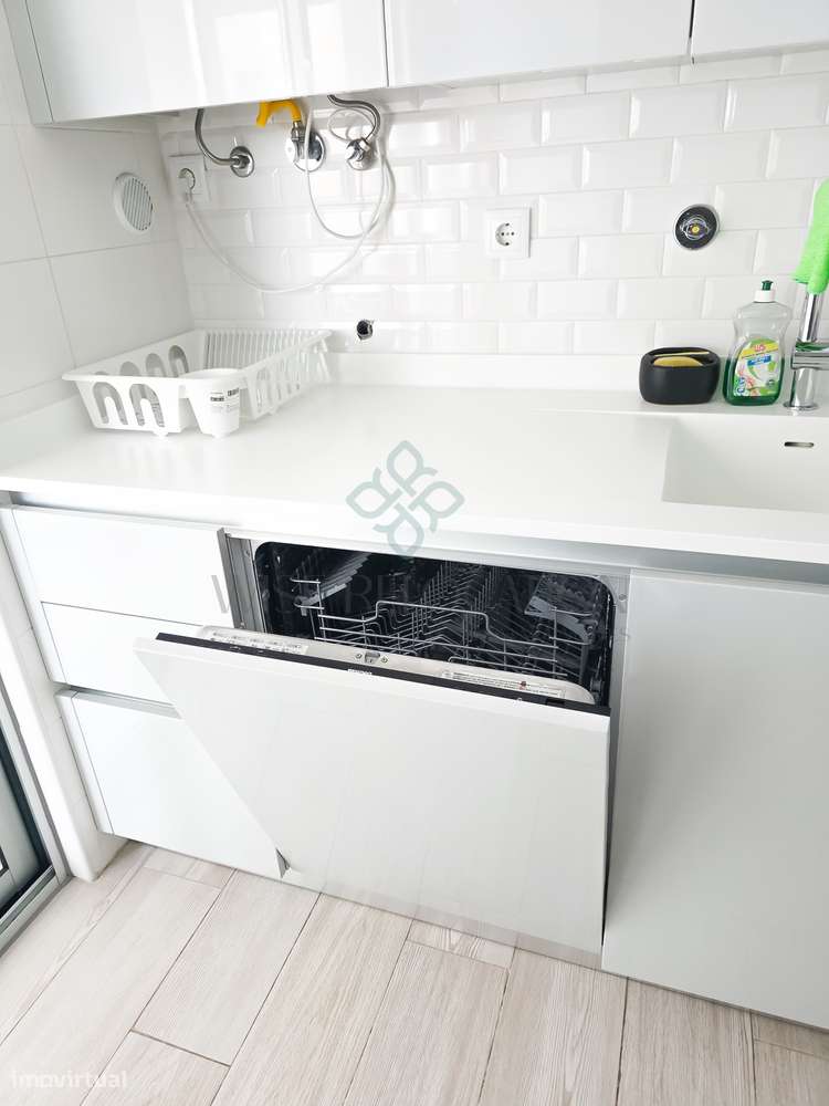 EXCELENTE APARTAMENTO T2 COM VARANDA E VISTA CIDADE | Penha de França-16