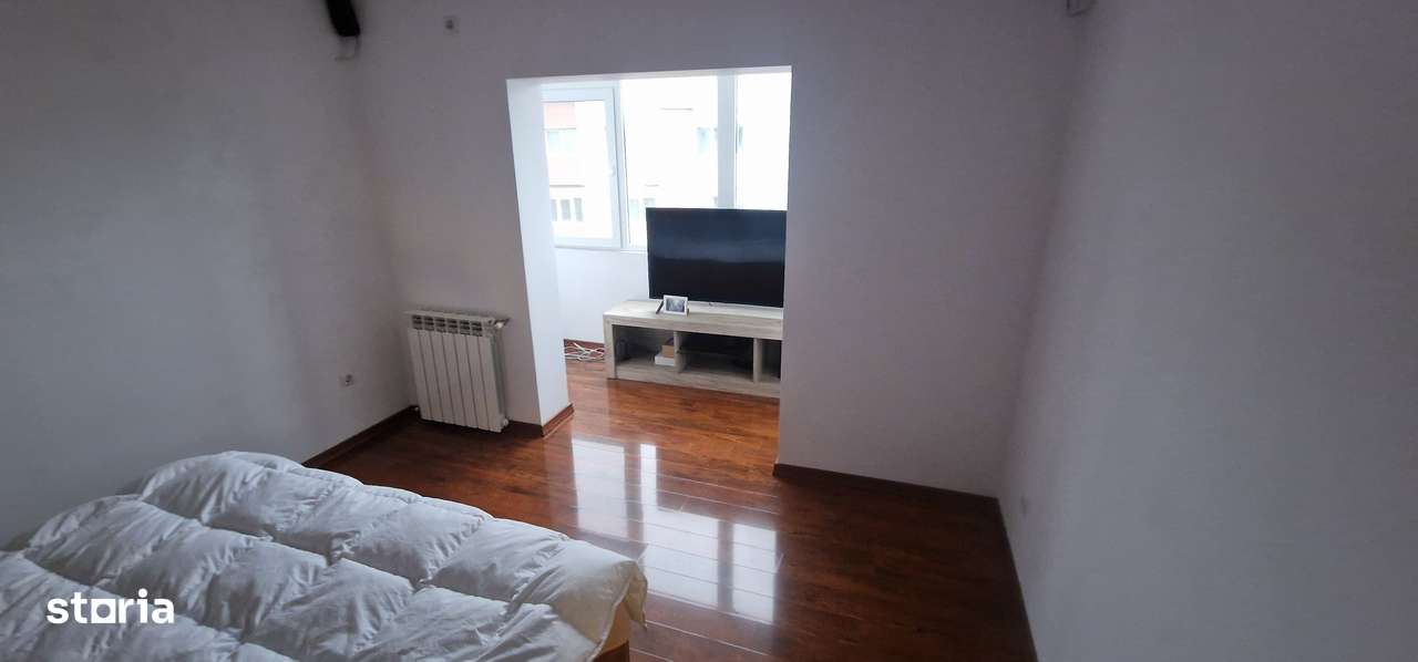 Apart. CU AMENAJARI DE LUX - 3 camere, etaj 4,  Barlad, zona : Polimed-11