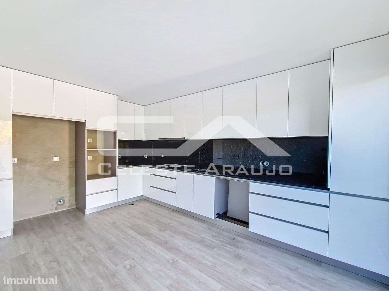 Moradia T3+1 Nova em Espinho-19