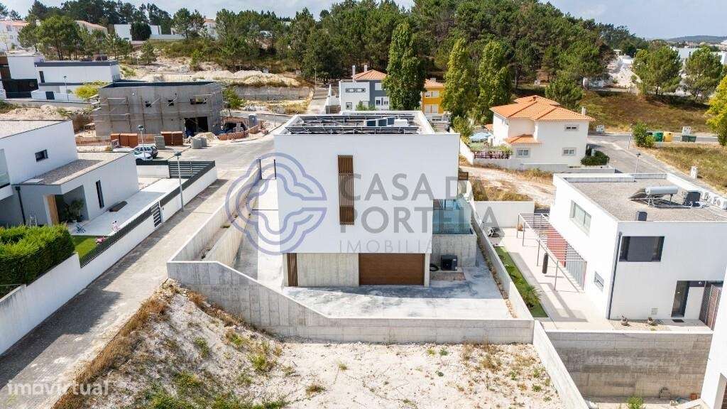 Moradia T4 com3 suites isolada-14