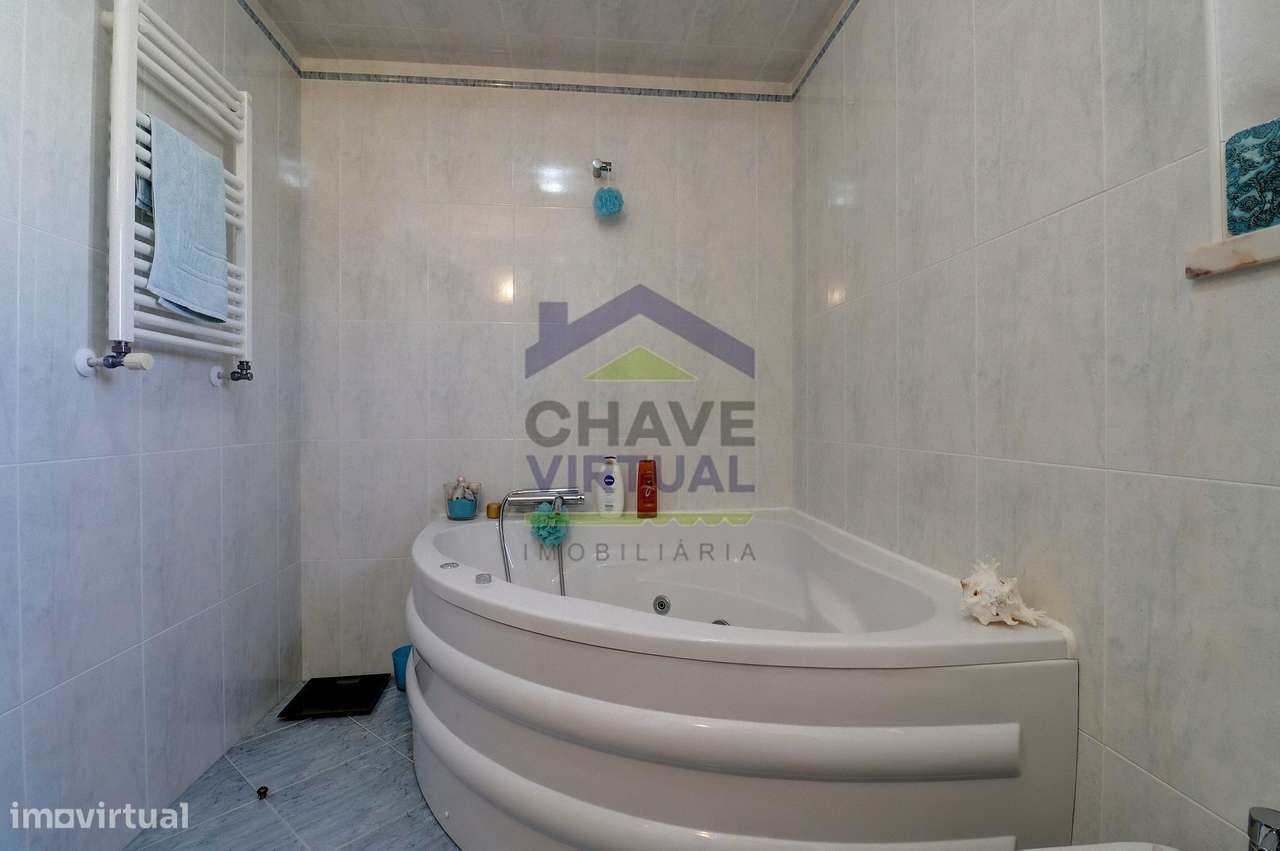 Apartamento T3 com Garagem e Arrecadação - Centro Lourinhã-18