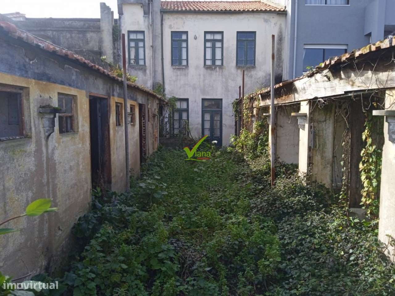 Moradia para restauro no centro da cidade Póvoa de Varzim-7