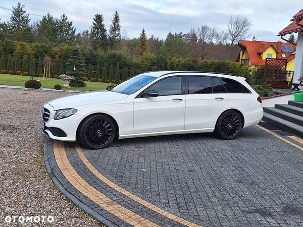 Mercedes-Benz Klasa E 220 d 4Matic T 9G-TRONIC Avantgarde - 9