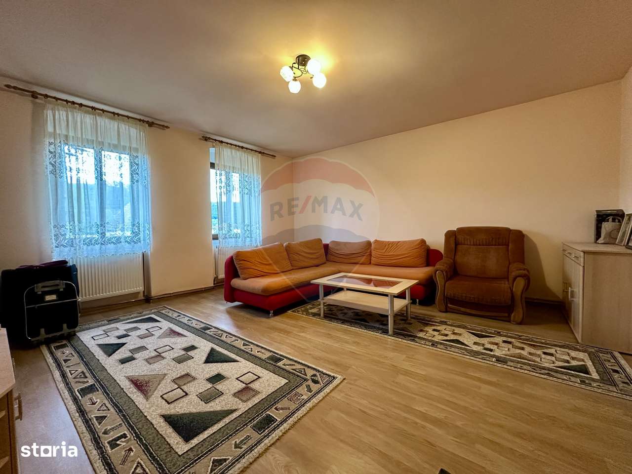 Casă  cu 5 camere de vânzare in Apos - Imagine principală: 5/8