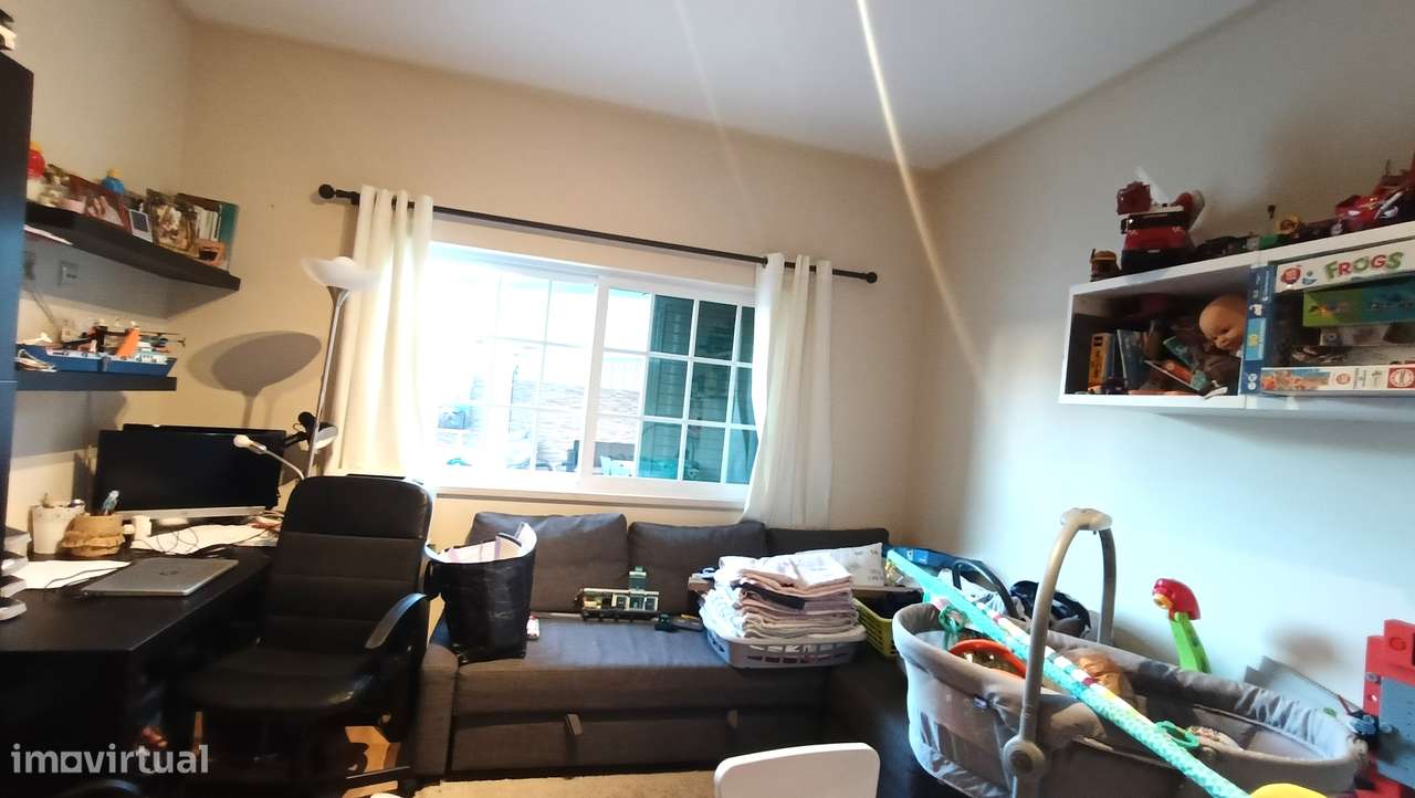 Moradia T3 em banda | 2 pisos e quintal, estimada | área  de 214m2-19