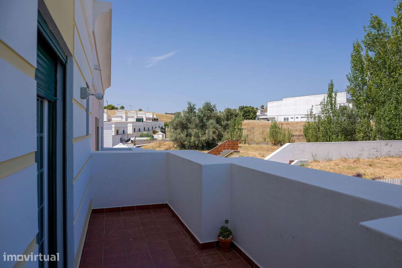 Moradia T3 com Piscina | Viva o Melhor do Alentejo a 10 Minutos de Bad-26