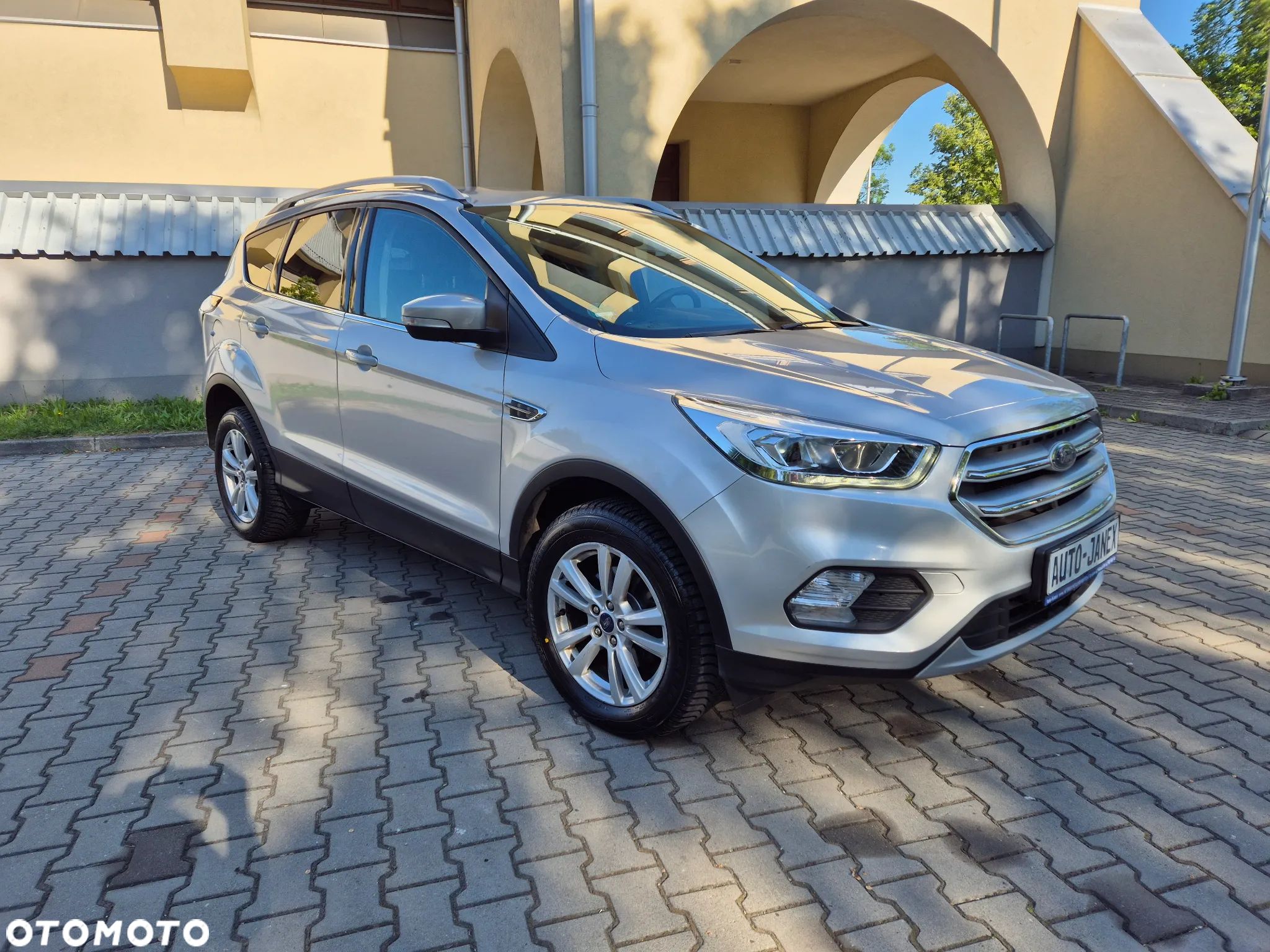 Ford Kuga 1.5 EcoBoost 2x4 Cool & Connect - 1