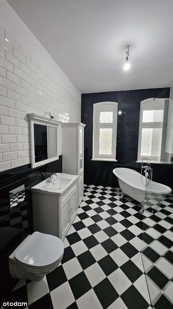 Po gruntownym remoncie mieszkanie  na parterze z balkonem i piwnicą-10