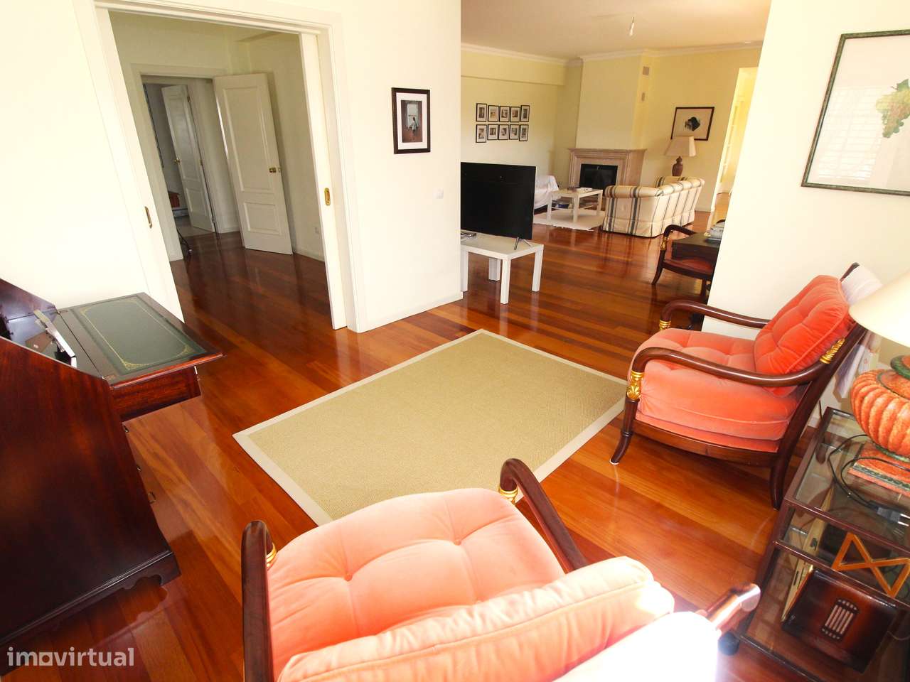 Elegante Moradia T4 Familiar-15