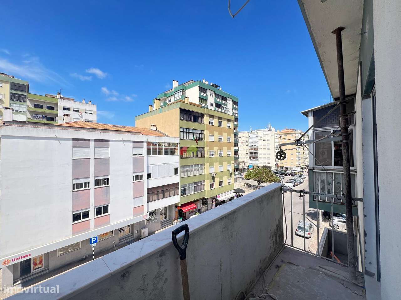 Apartamento T2 totalmente remodelado com varanda-11