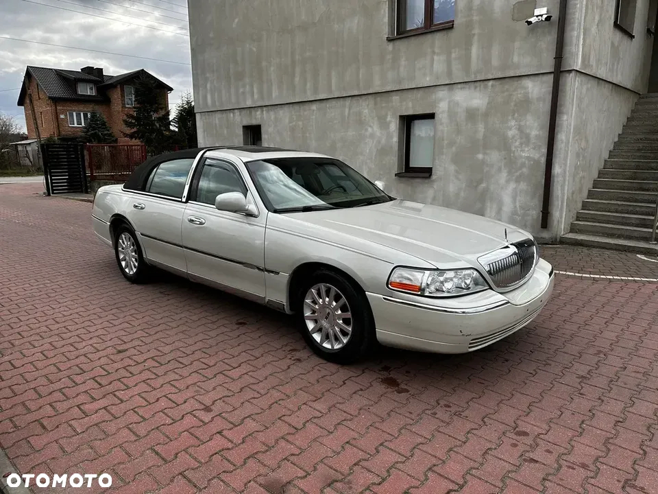 Lincoln Town Car - 12