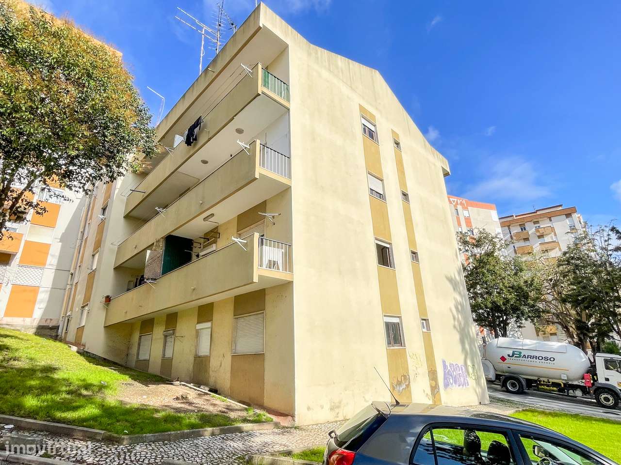 Prédio com 8 T2 (7 devolutos) + Sótão - Póvoa de Santa Iria - Grande imagem: 5/31