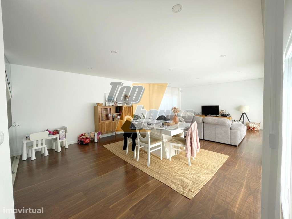 Moradia Isolada T4+1 com piscina-5