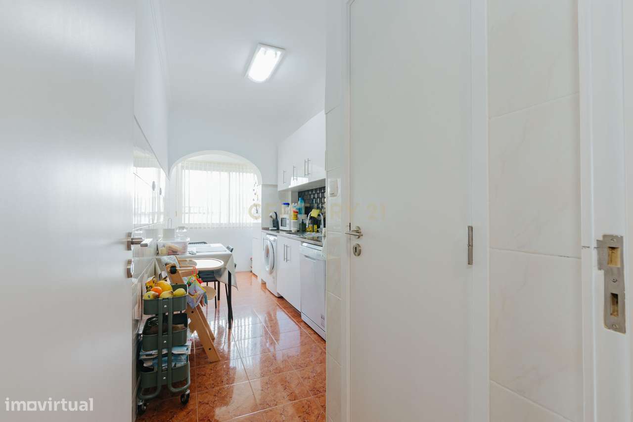 Apartamento T2 R/C Remodelado - Grande imagem: 4/17