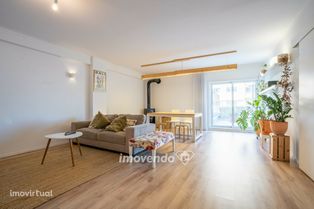 Apartamento T3 remodelado, com garagem e terraço, em Vila Nova de Gaia