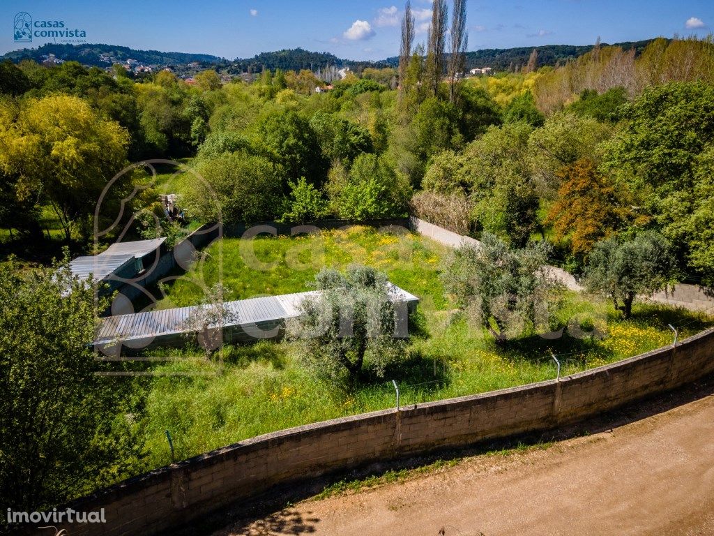 Terreno Com Área Construtível - Pêras Ruivas