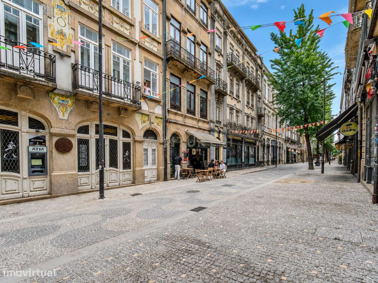 Prédio de rendimento em propriedade total nas Galerias de Paris | Comé-0