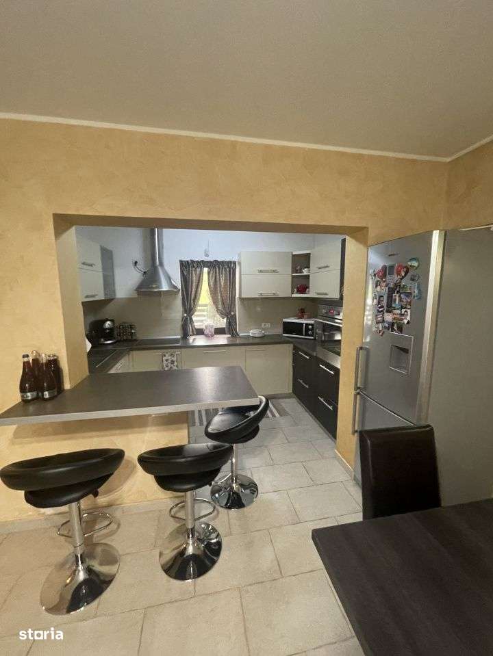 De vanzare 2 case la pret de una | 977 mp teren | drum privat - Imagine principală: 4/13