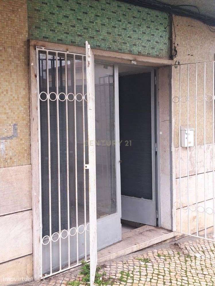 Loja / Estúdio com Excelente Localização em Santa Iria de Azóia - Grande imagem: 4/16