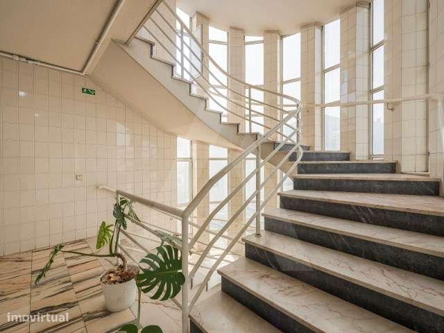 Apartamento T1+1 com arrumos e lugar de garagem em Mafamude!-29