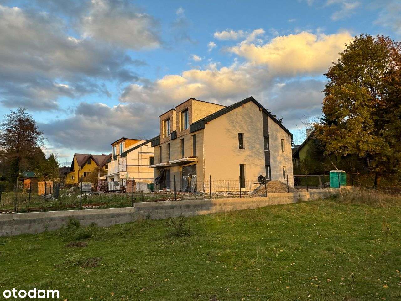 Dom bliźniak w kameralnej inwestycji na Bielanach-7