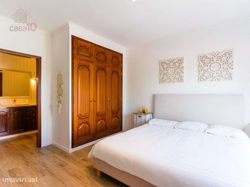 Moradia V5+1 renovada em zona de excelência em Alcochete-32