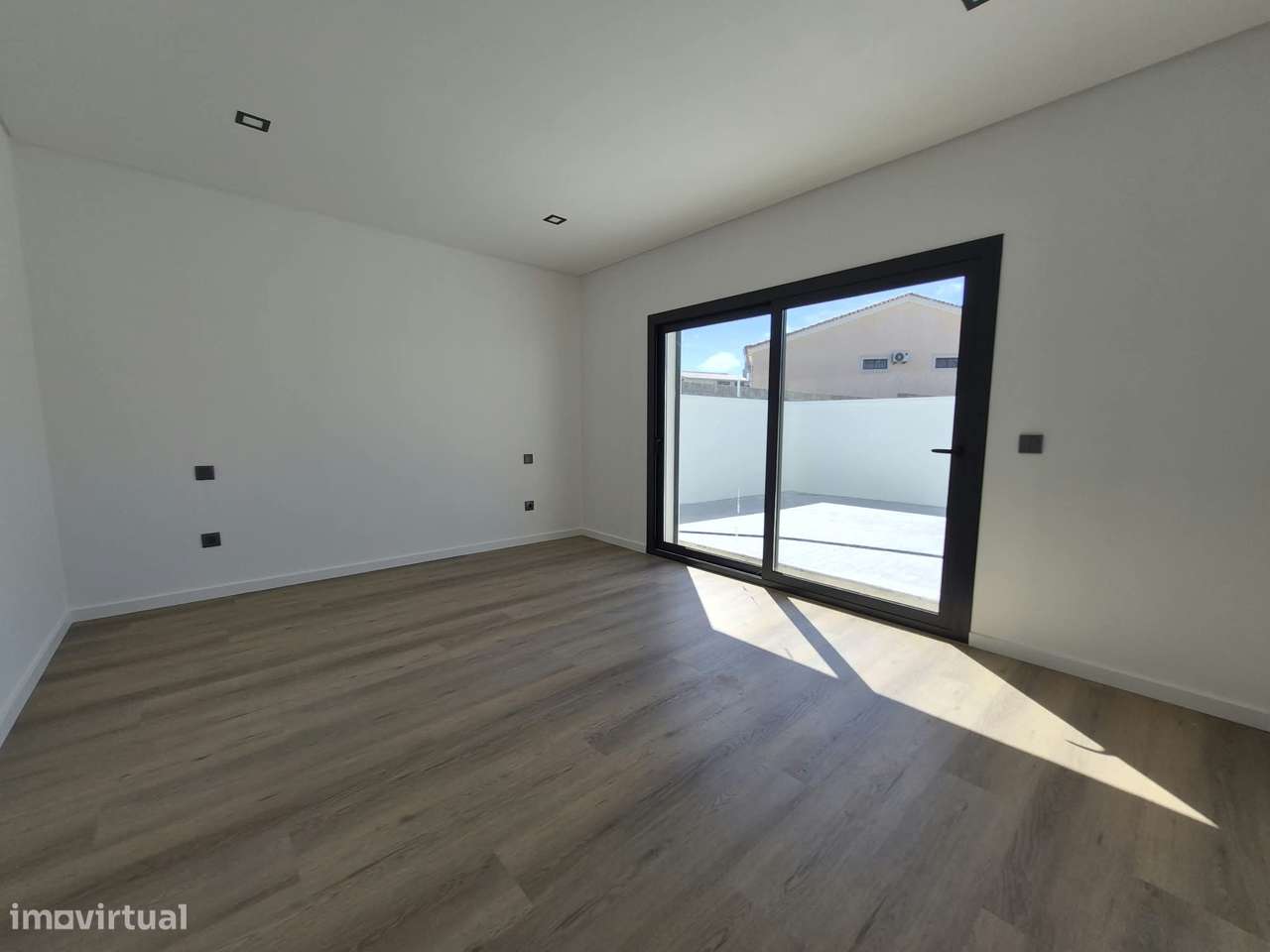 Moradia T3, térrea, geminada c/garagem e logradouros,  Fração: "A"-10