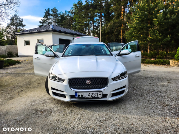 Jaguar XE 2.0 D Prestige - 4