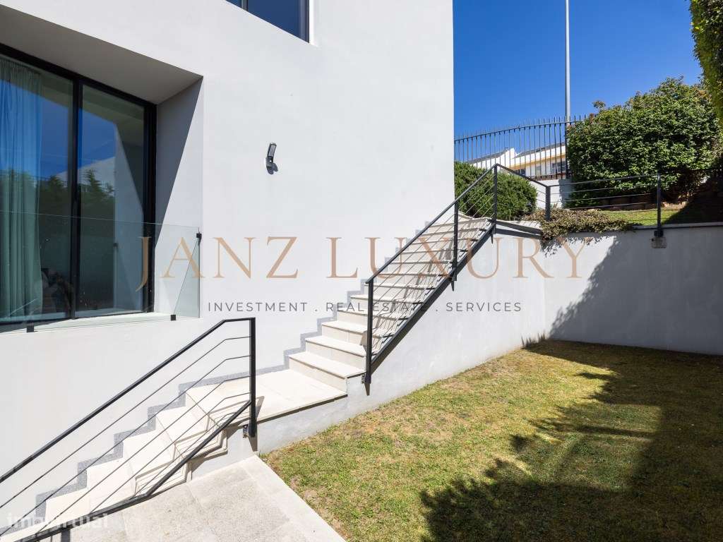 Moradia T4 Contemporânea com Vista Mar Total e Rooftop | Paço de Arcos-49