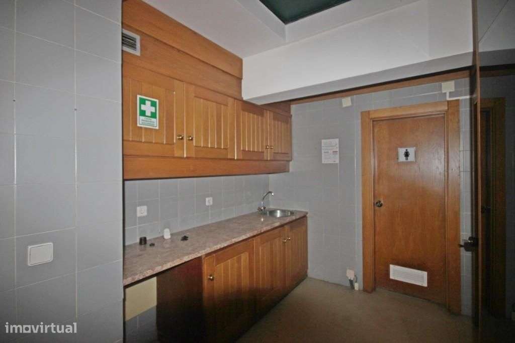 Espaço comercial à venda na Rua Doutor Teixeira Guedes - Santarém-7