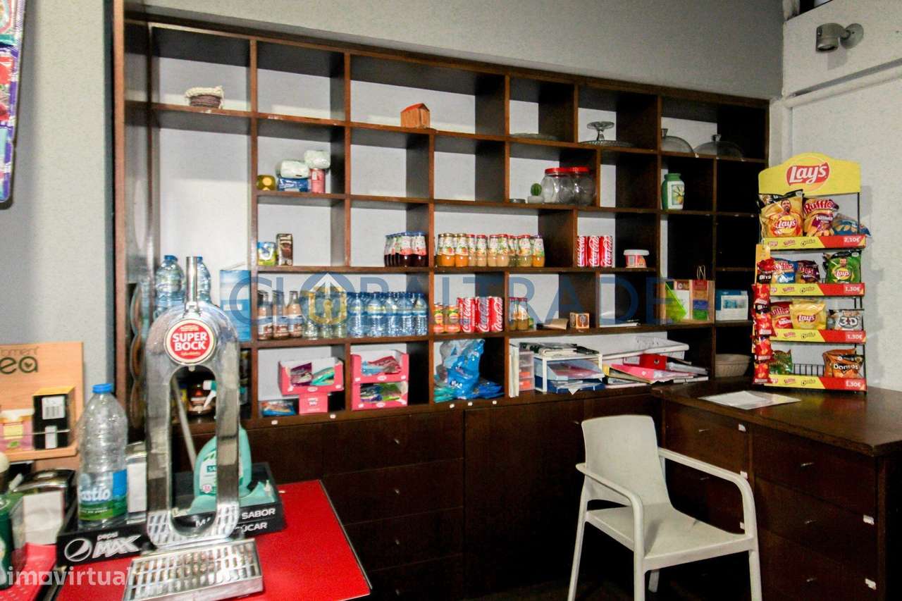Trespasse de Confeitaria com espaço comercial equipado-10