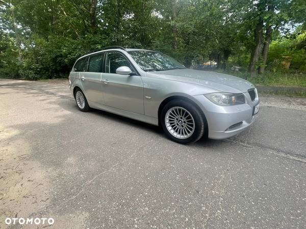 BMW Seria 3 318i - 1