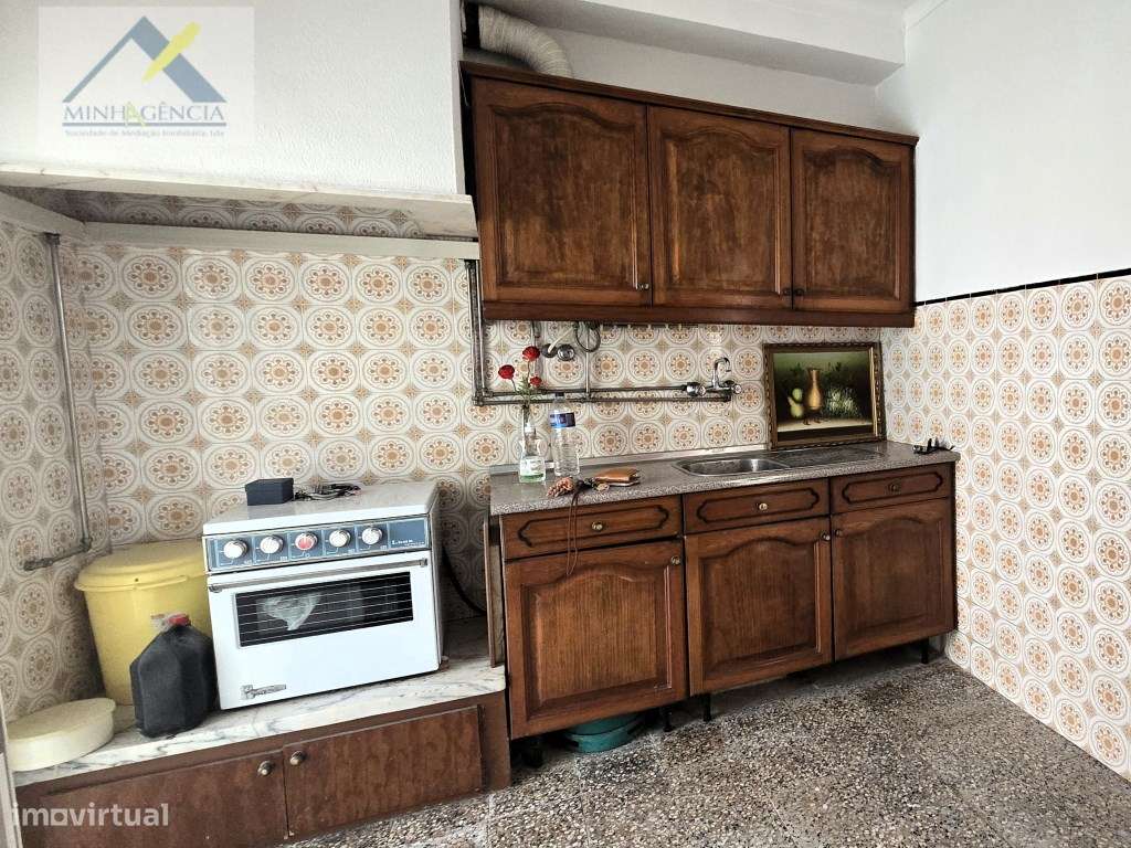 Moradia T2 com logradouro e sótão em Setúbal - Grande imagem: 2/26