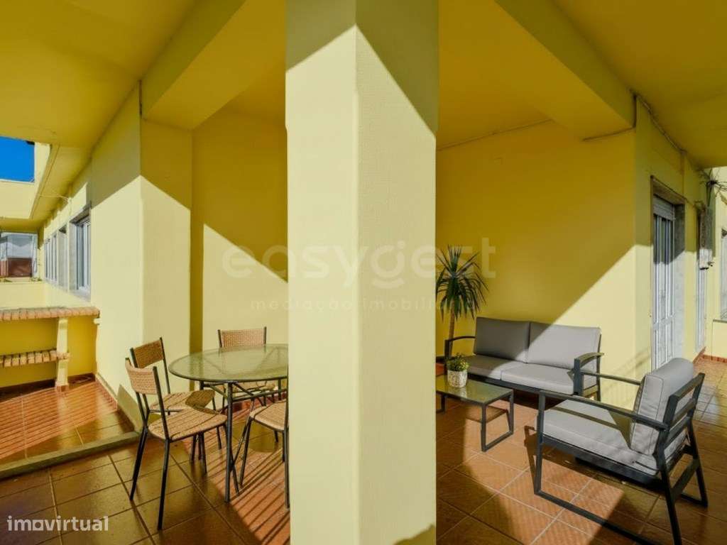 T4 renovado com terraço na zona mais nobre da Parede - Grande imagem: 4/30
