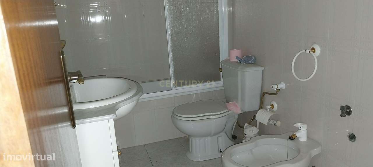 Moradia T2 com 2 espaços comerciais e garagem-6