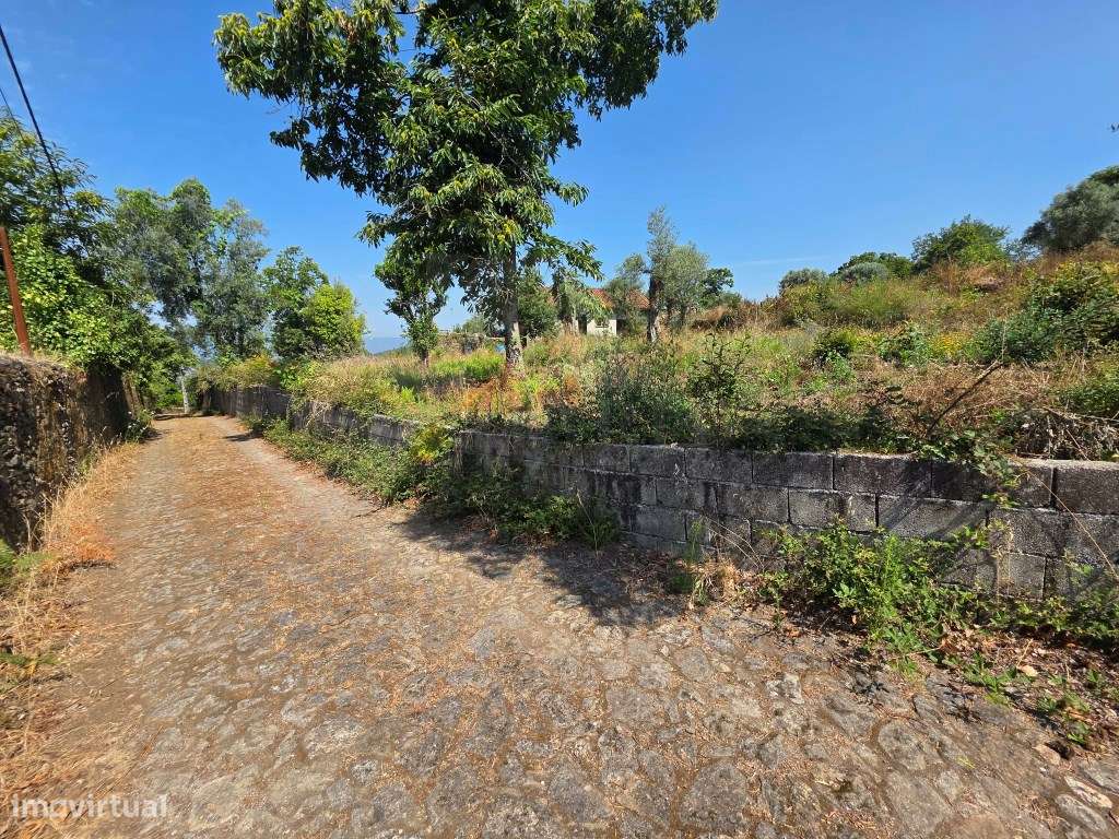 Terreno para construção de moradia T3 com projeto aprovado-0