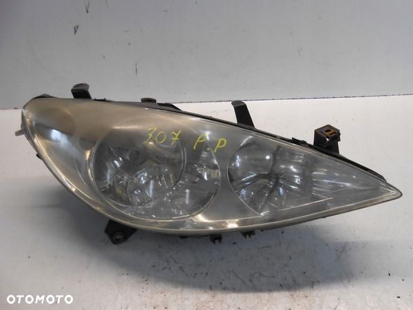 LAMPA PRAWA PRZEDNIA PRZÓD PEUGEOT 307 - 1