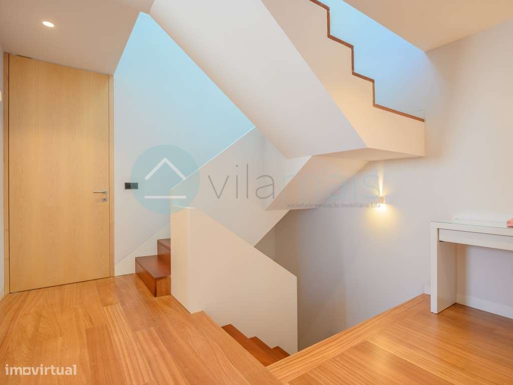 Excelente Moradia V4 com Piscina-17