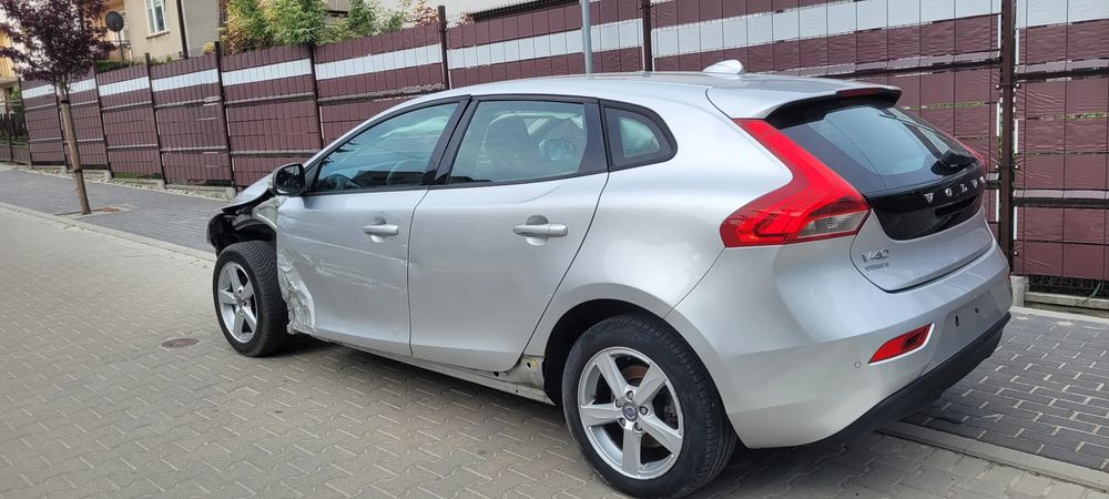 Volvo V40 II D2 2012
