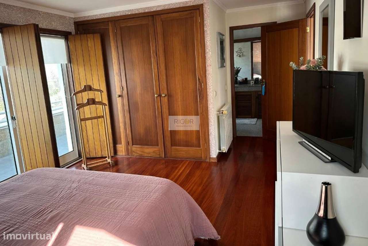 Moradia T4 de 4 frentes na cidade da Maia-17