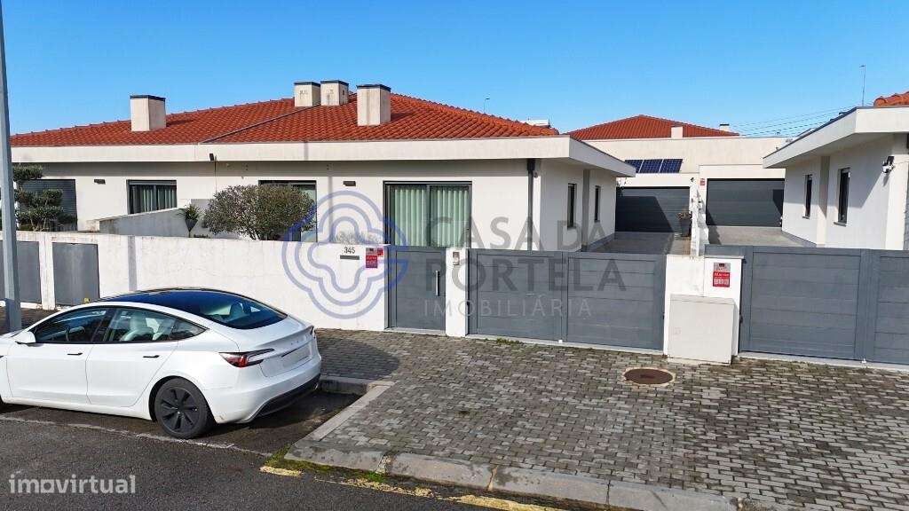 Moradia geminada térrea T3 em Sta Maria da Feira - Grande imagem: 4/34