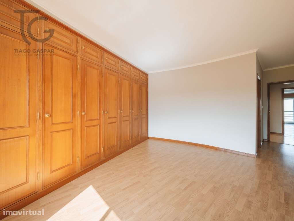 T2 com suíte e garagem a 800m da praia Ericeira-6