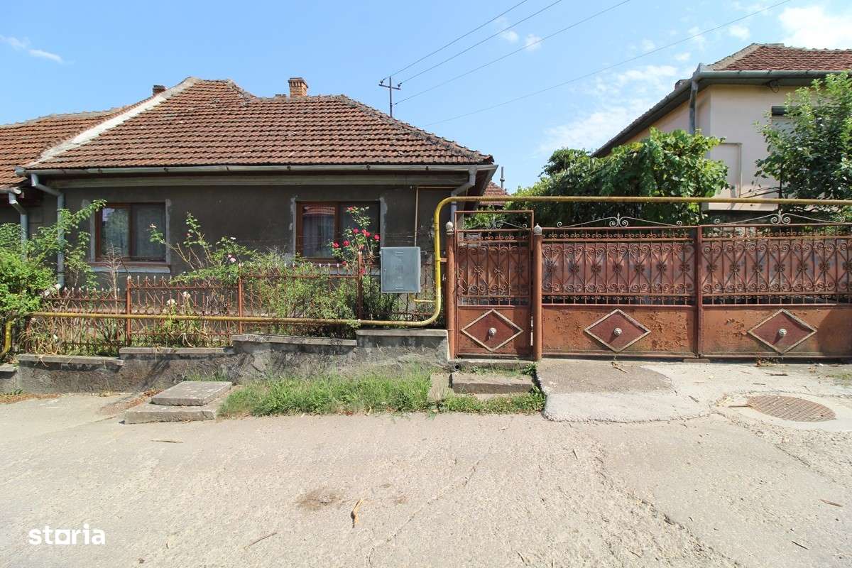Vând casă P+Pod în Hunedoara, zona Chizid, teren 250mp, anexe...-0