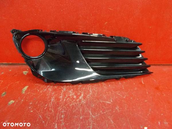 TOYOTA AURIS II LIFT KRATKA HALOGENU PRAWA NOWA ORYGINAŁ 52040-02250 - 1