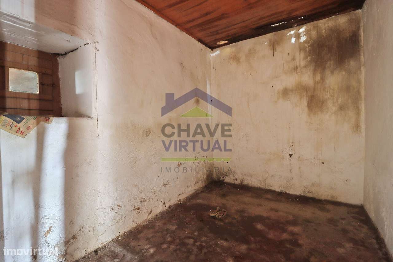 Moradia V2 com Terreno e Anexos - Bombarral - Delgada-13