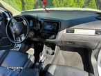 Mitsubishi Outlander 2.0 4WD Plug-In Hybrid - 13