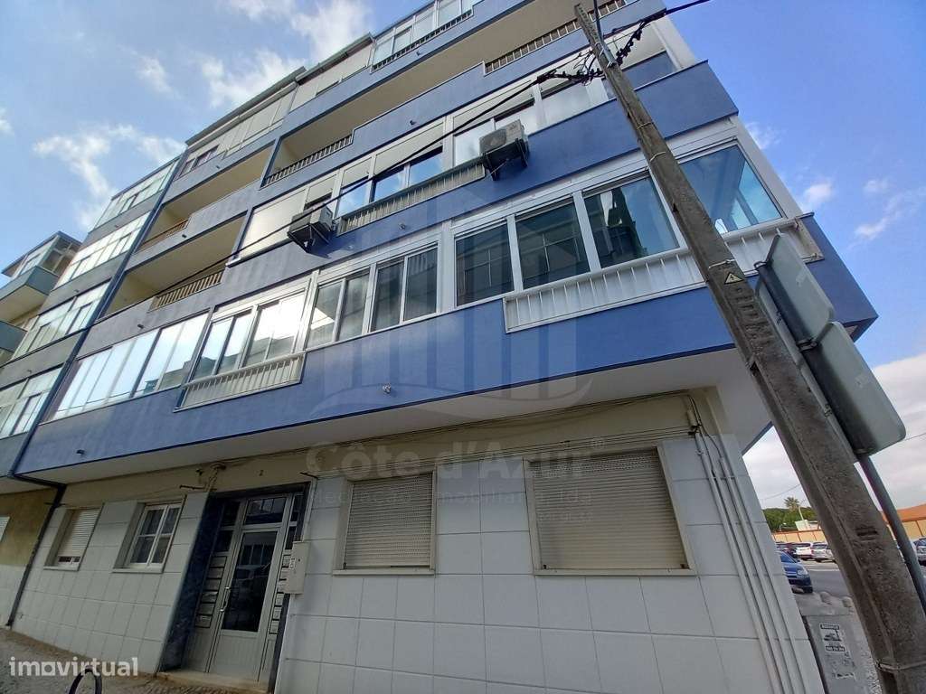 Excelente Apartamento T4 localizado junto à Base Naval do Alfeite - Grande imagem: 3/43
